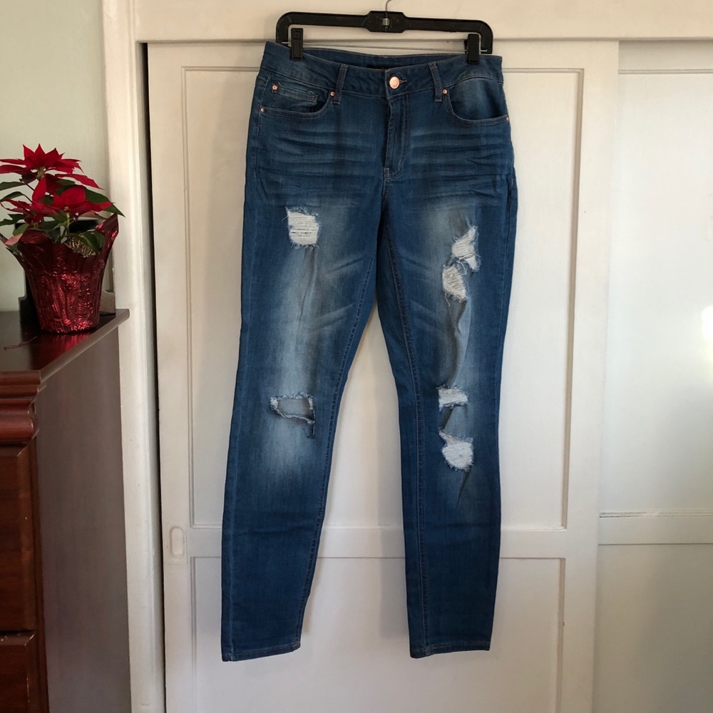 Refuge Charlotte Russe distressed skinny jeans